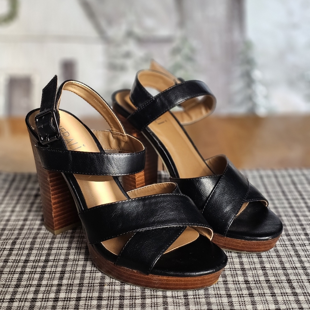 Verali black chunky heel. Woman's size 8.